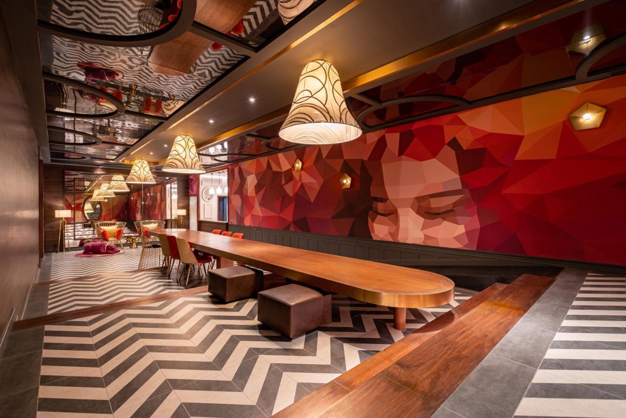 Fusion Original Saigon Centre Otel Ho Şi Min Dış mekan fotoğraf Starbucks Reserve Roastery, Shanghai